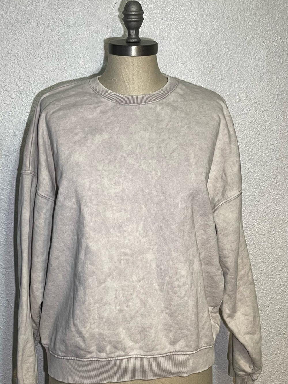Bershka Washed Light Gray Crewneck Sweatshirt size s